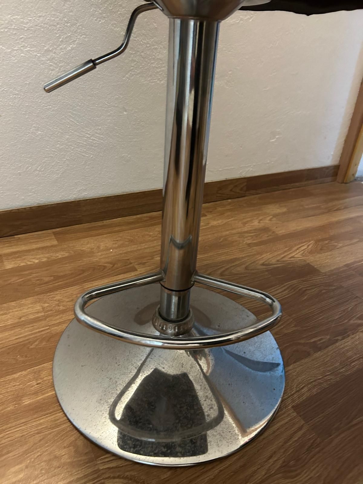 Cadeira de balcão em capitoné