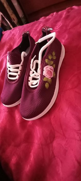 Жіночі бордові мокасини