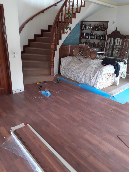 Aplicador piso flutuante e pavimento vinilico