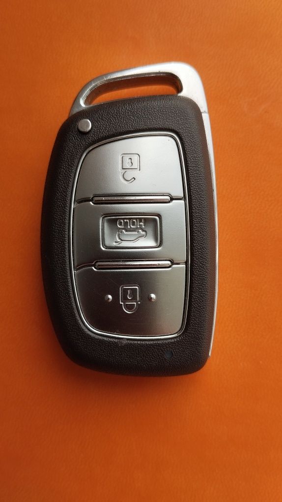 Смарт ключ корпус Hyundai на 3 кнопки оригинал.