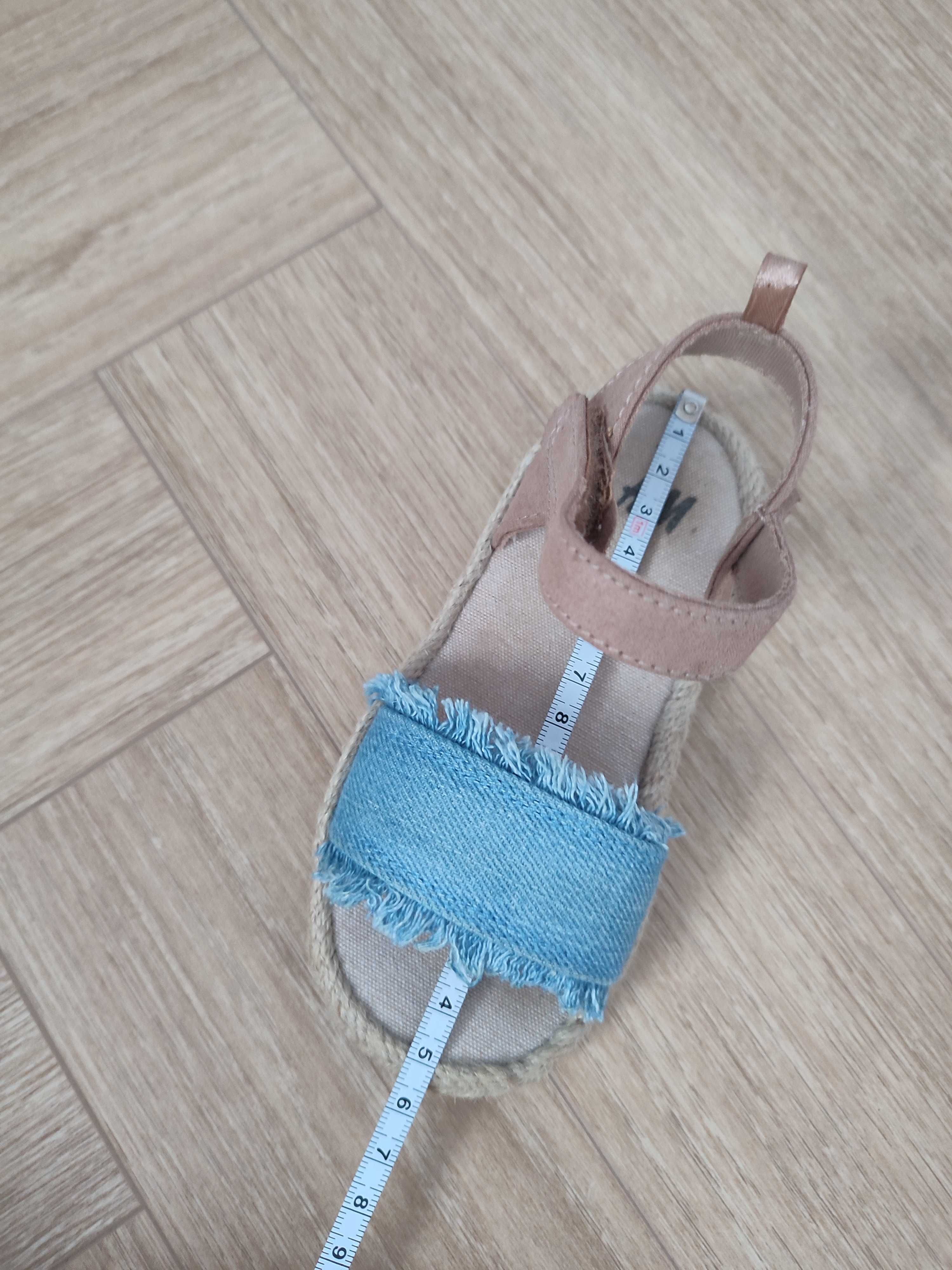 Sandały dziewczęce, z jeans, H&M, rozmiar 23, stan bardzo dobry.