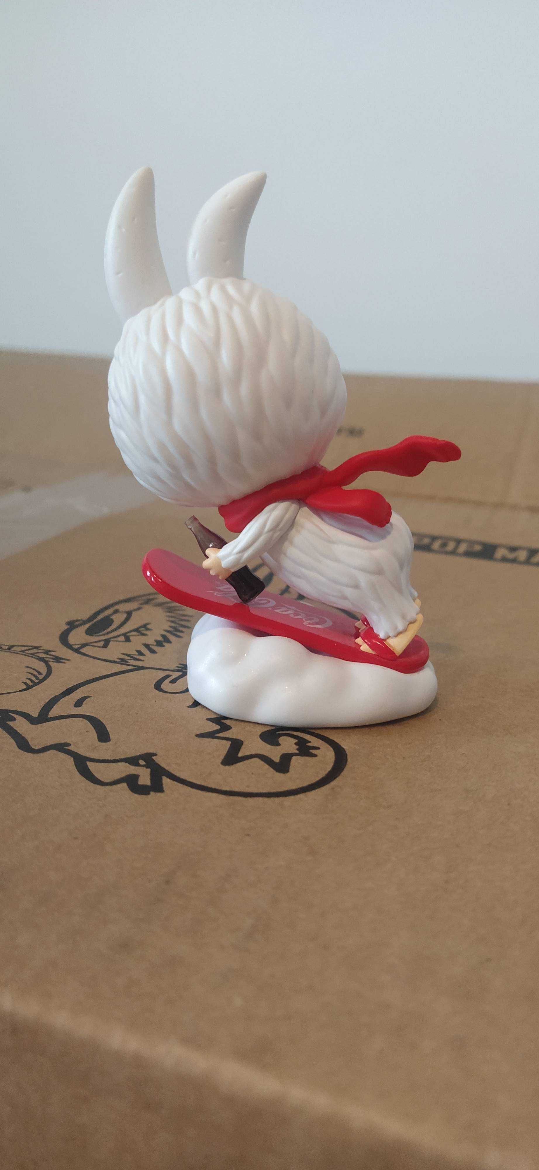 Figurka Labubu – The Monsters x Coca-Cola „Snowy Mountain”
