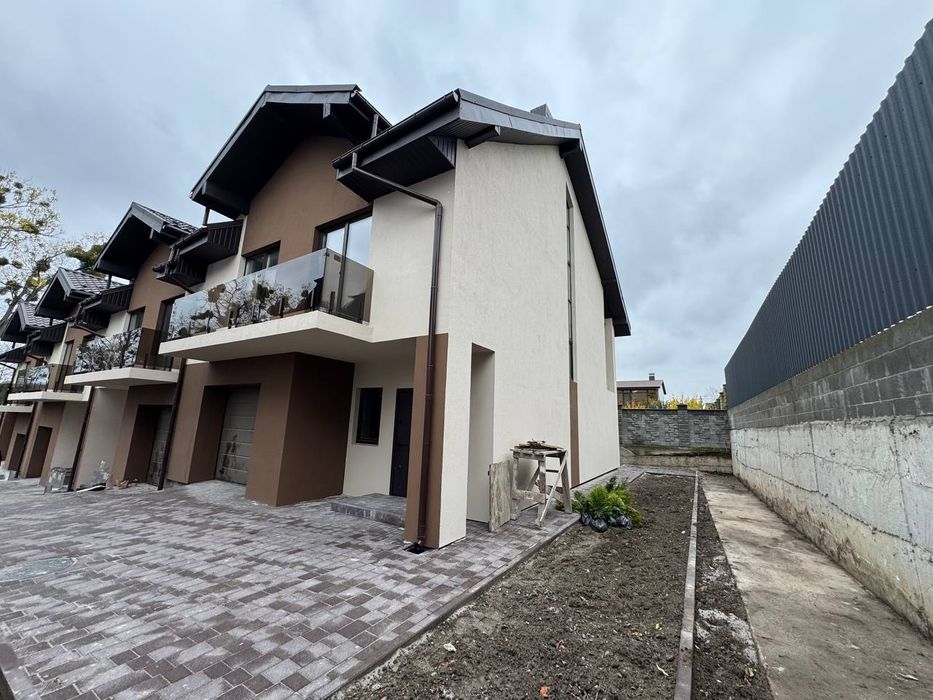 Продаж котеджу з міськими мережами!