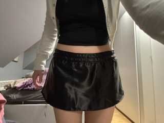 Czarna mini spódniczka - satyna