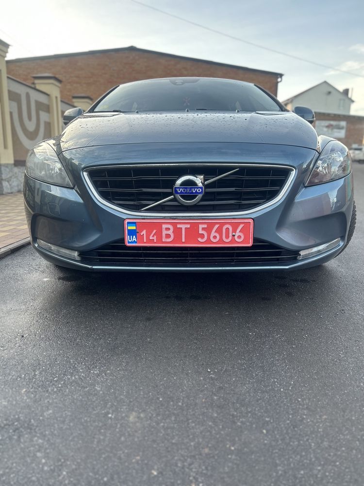 VOLVO V 40 Свіжо пригнане авто