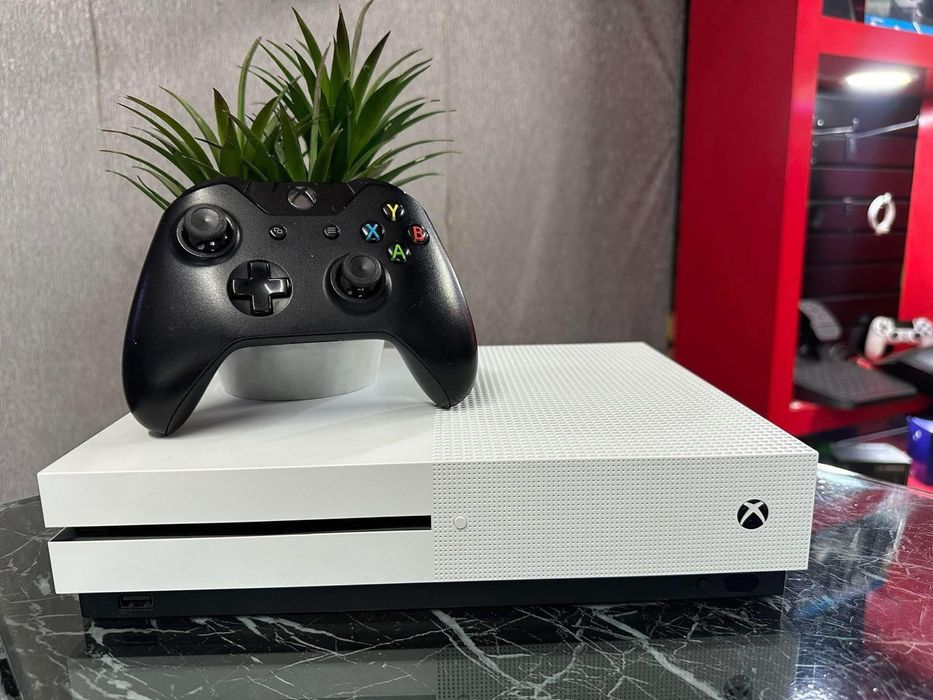 Sprzedam xboxa one s plus pad polecam okazyjna cena