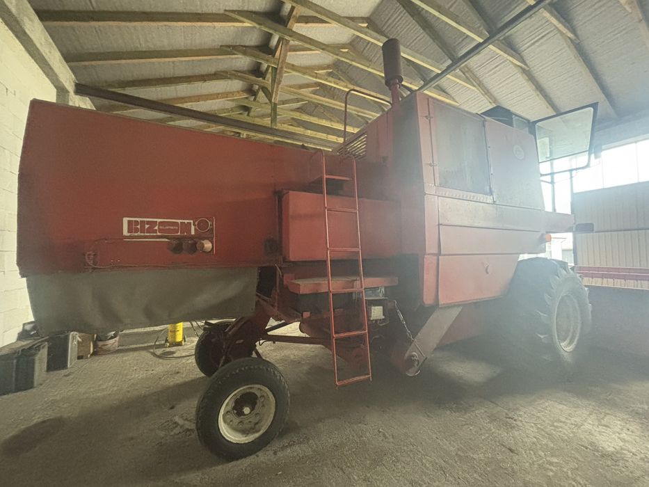 Kombajn zbożowy Bizon Z 056