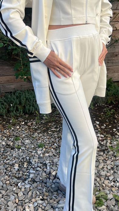 Костюм жіночий Костюм жіночий трійка