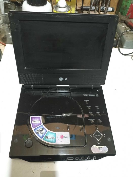 Портативний TV DVD-плеєр LG DP-281B
