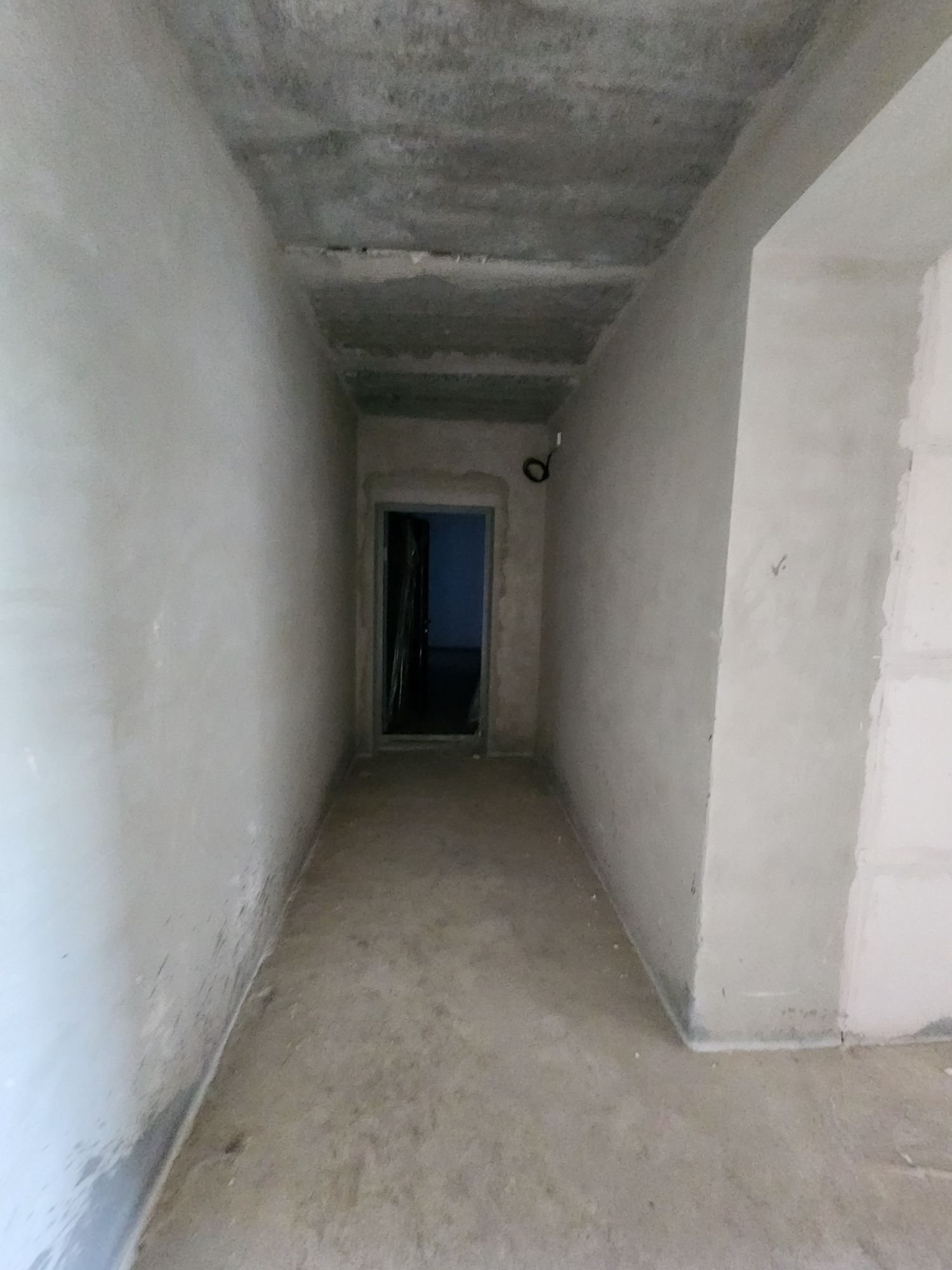 Продам 2 кімнату в зданому будинку квартиру 75м2