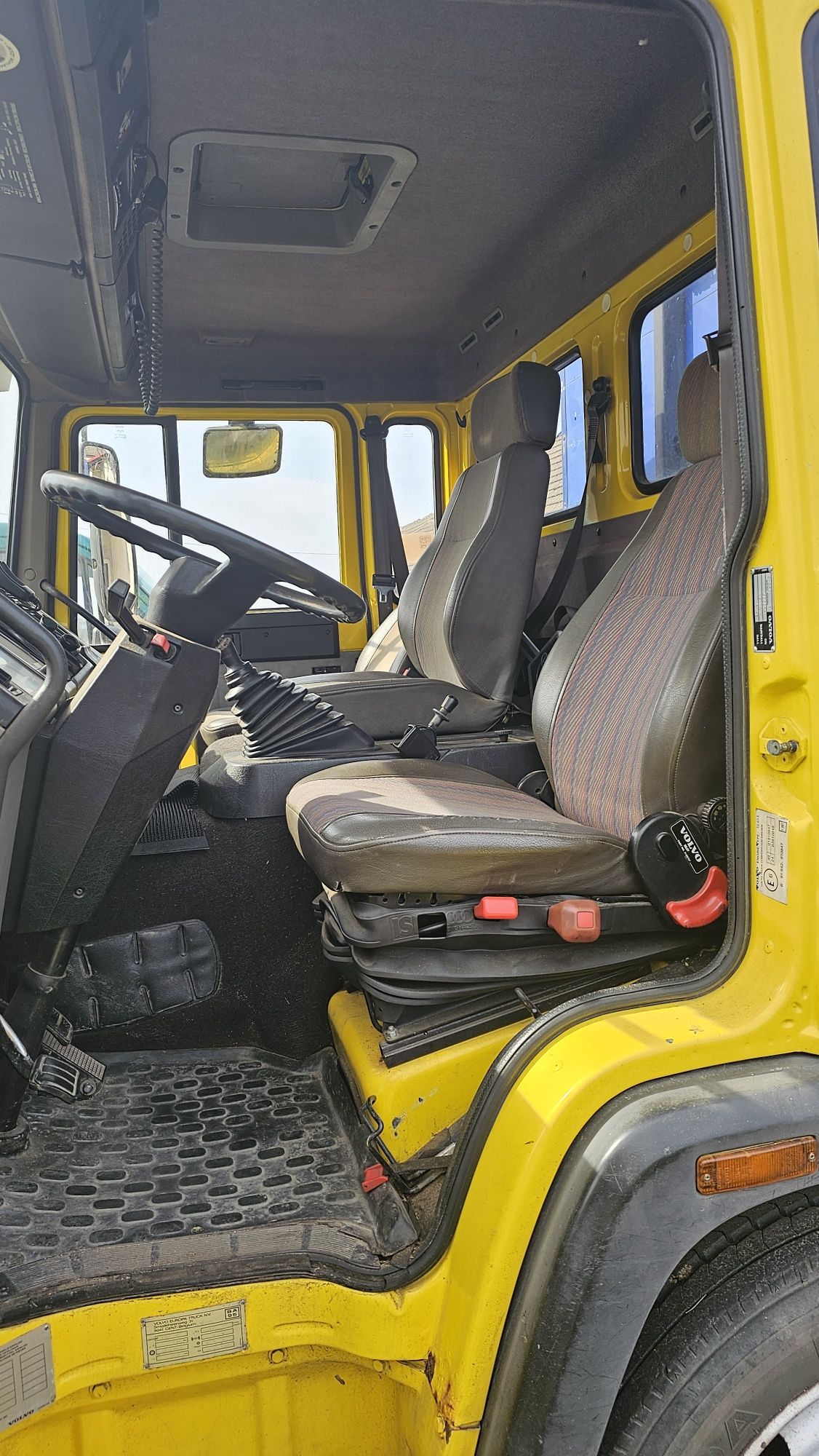 Samochód ciężarowy VOLVO FL611