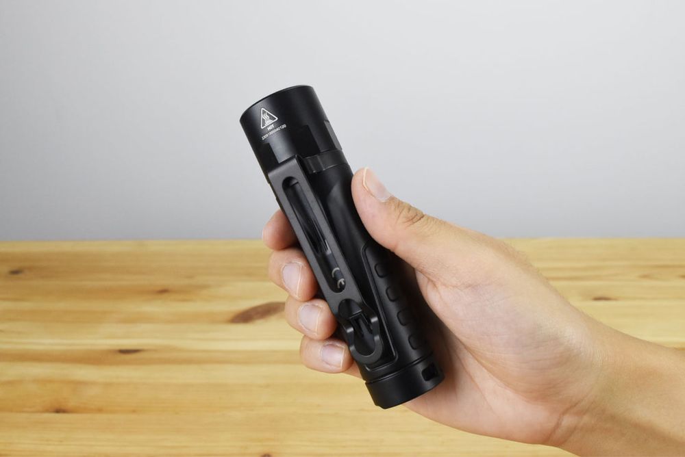 Nitecore MH15 2в1 Ліхтар Кишеньковий + Power Bank 5000 mAh