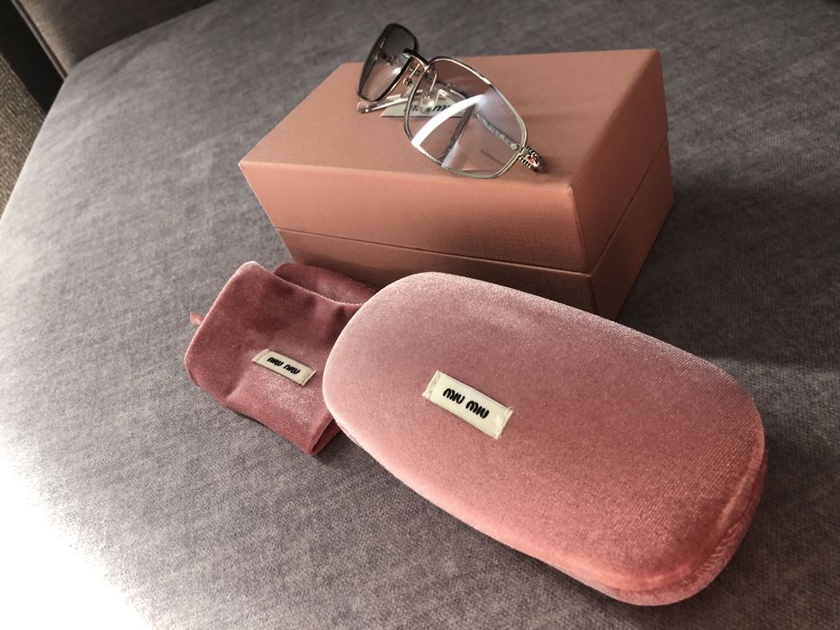 Солнцезащитные очки Miu Miu