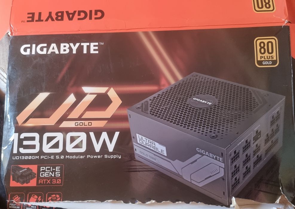 Блок питания Gigabyte UD1300GM