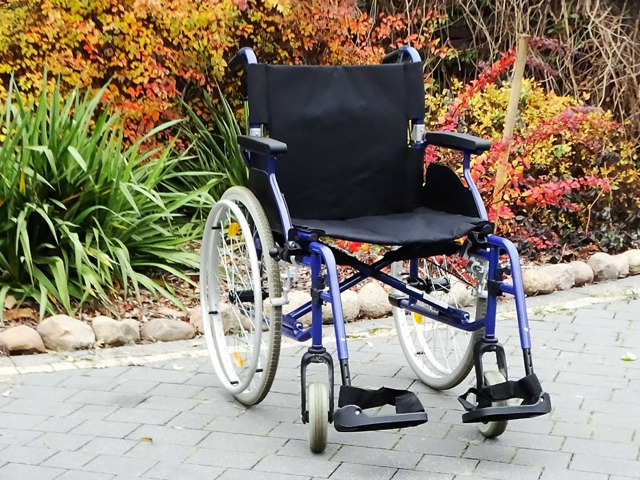 Wózek inwalidzki ręczny REHASHOP Bison 2  do codziennego użytku.