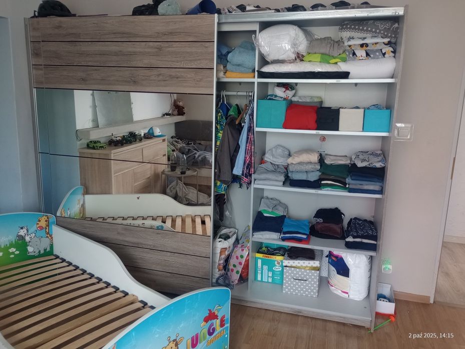 Szafa z przesuwnymi drzwiami duża