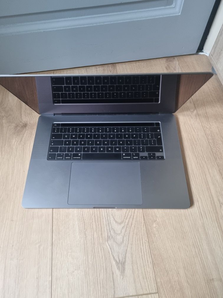 Macbook Pro 16 i9 32gb space gray