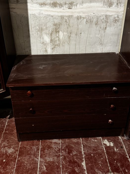 Продам все по 200 грн за штуку