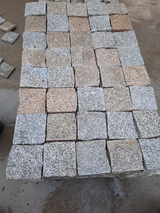 Płytki  granitowe elewacyjne 15/15/2 szaro - żółte