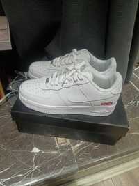 Supreme x Nike Air Force 1 White Sneakers Rozmiar 40
