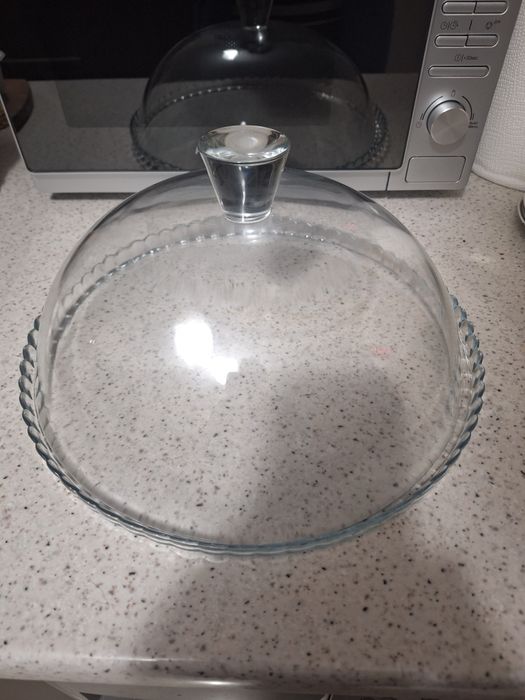 Szklana duża patera z kloszem