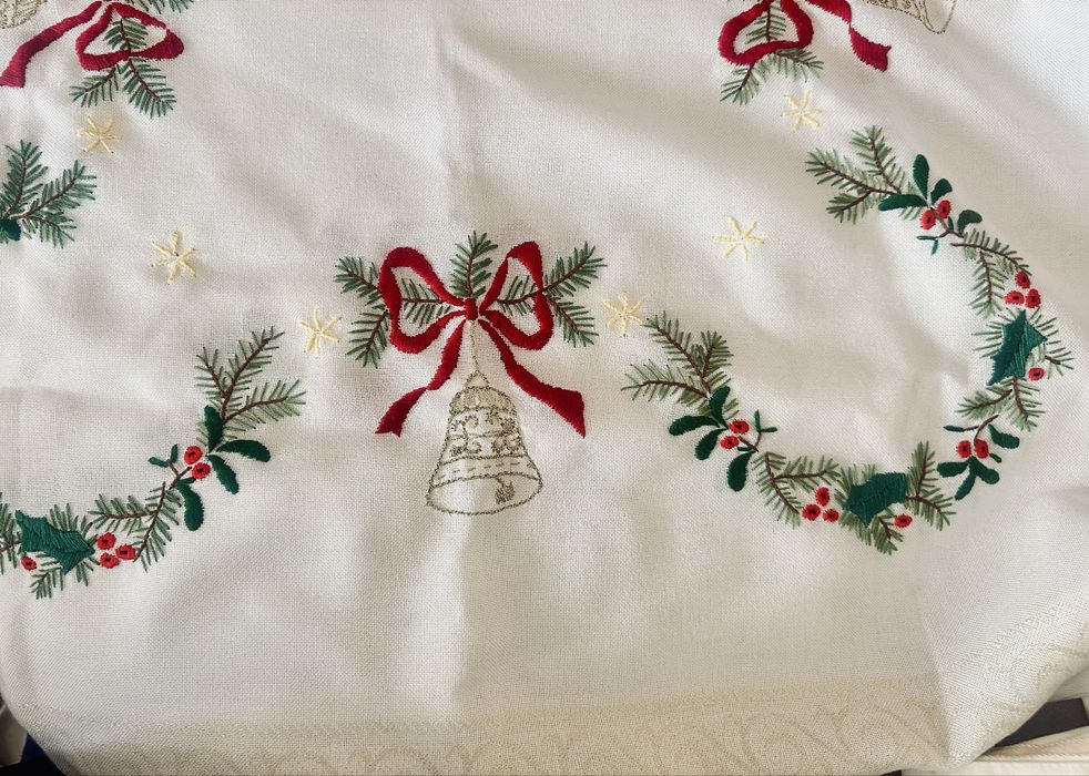 Piękny obrus swiąteczny