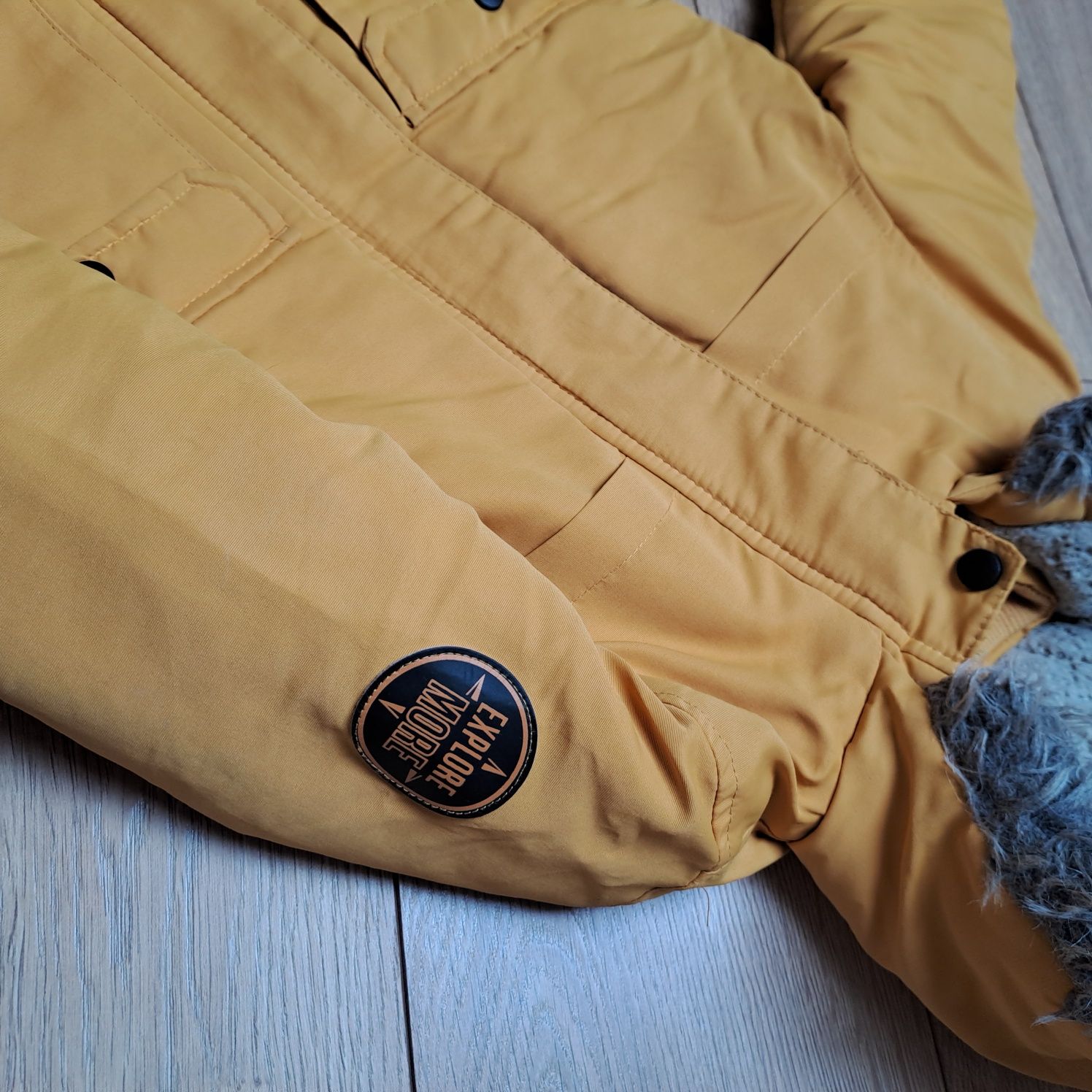 Kurtka na zimę, ocieplana, parka, czapka z szalikiem.