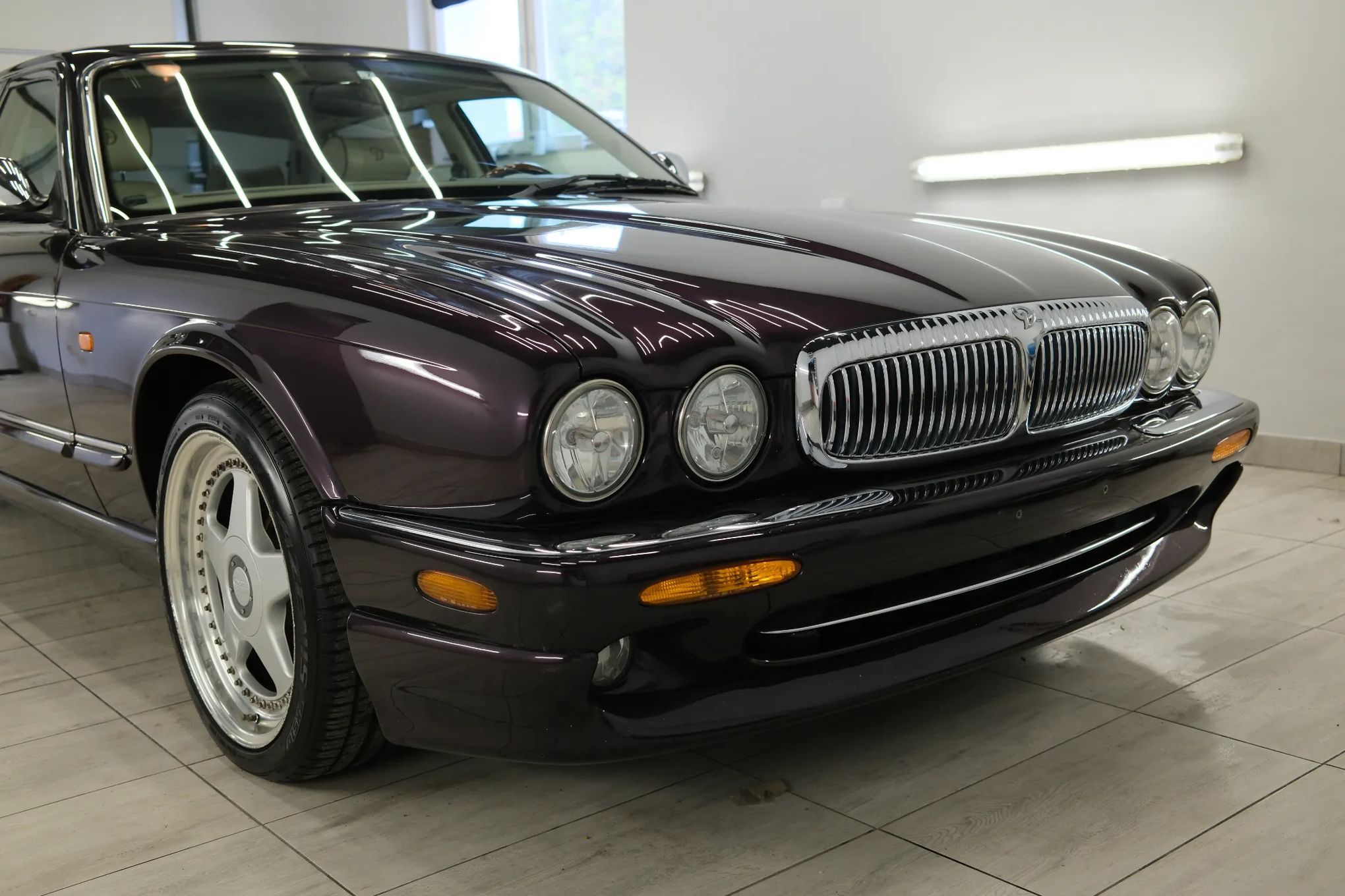Jaguar XJR Daimler Super V8 - Japonia. Bezwypadkowy. Piękny kolor. 4.0 V8