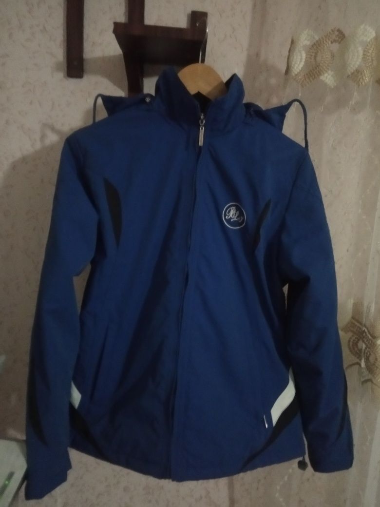 Спортивная синяя куртка. Размер М.