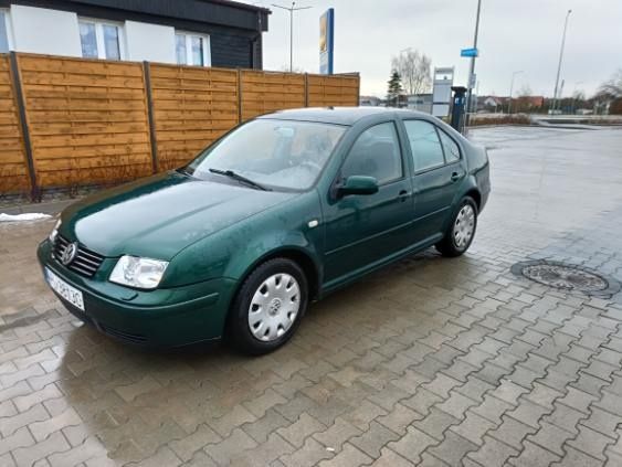 VW Bora 1.6  sedan