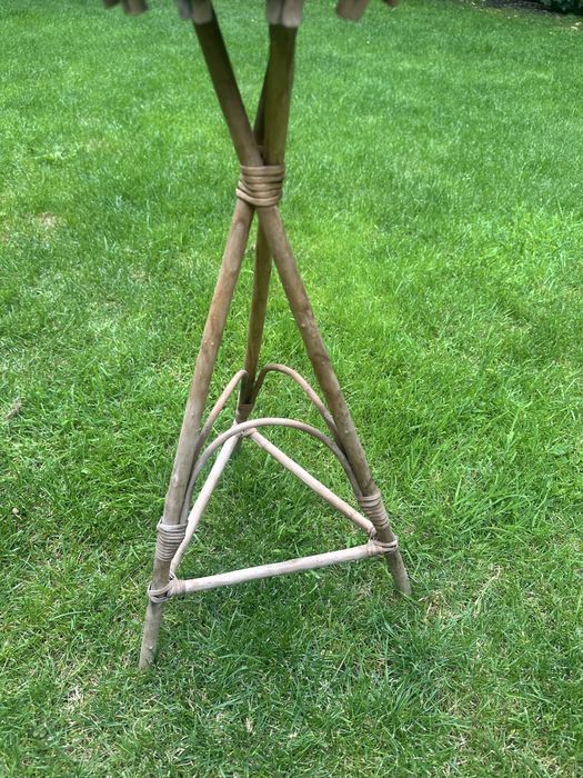 Kwietnik wiklinowy stojący vintage do renowacji