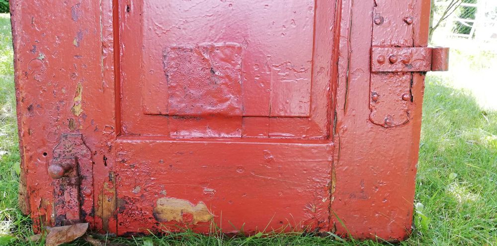 stare drewniane drzwi dwuskrzydłowe