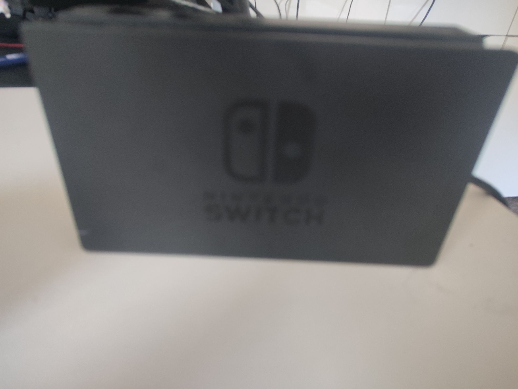 Nintendo Switch v 1 (konsola, 2 joy con, 2 gry i etui)