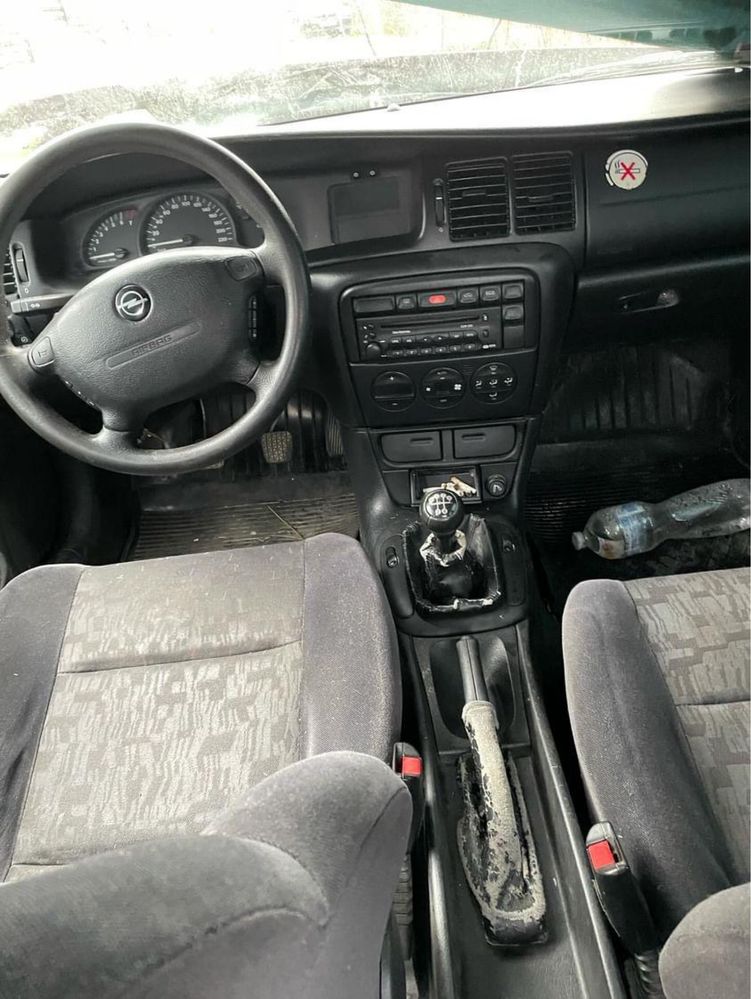 Opel vectra 1.6 бензин