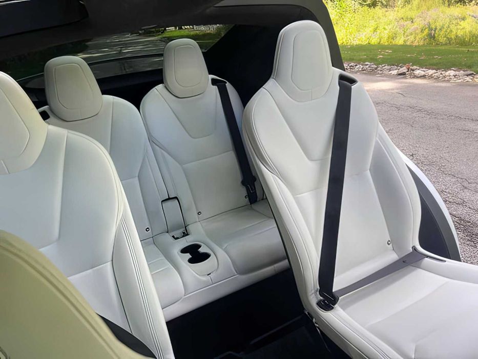 Tesla Model X      2018