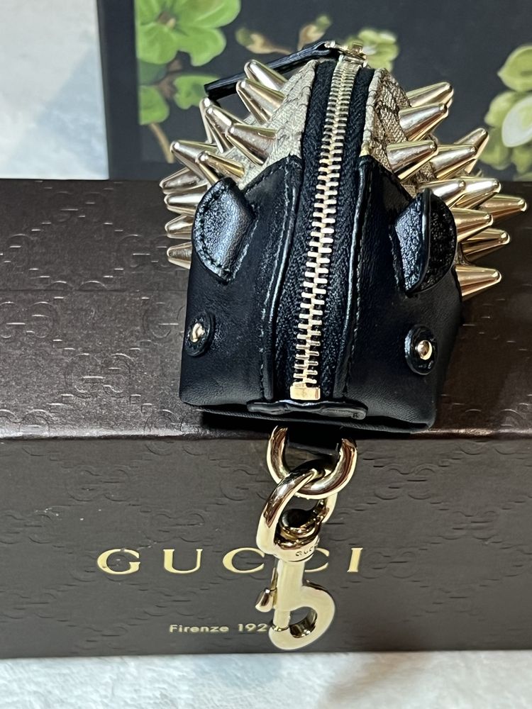 Porta moedas Gucci GG coleção animal spike Louboutin
