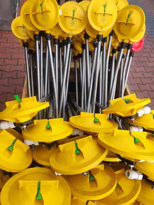 AquaLevel Regulator poziomu wody. Poidło samopoziomujące z rurką