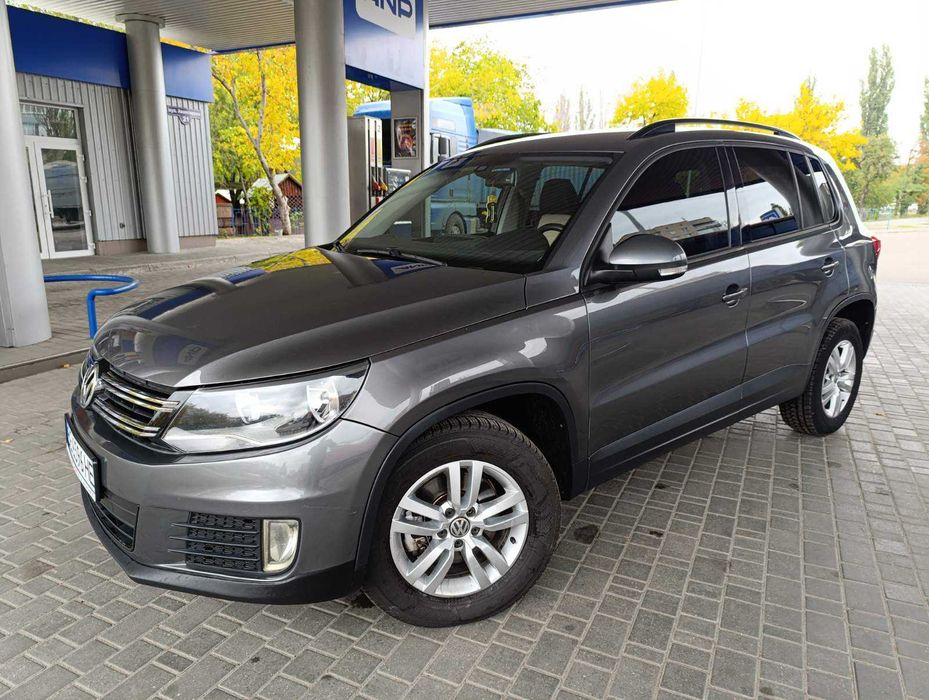 Volkswagen Tiguan 2016 року 2.0 л./бензин