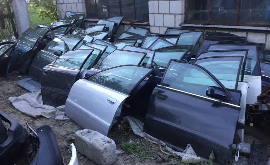 Розборка/Запчастини Audi A4 B5 кузов,крило,двері,бампер,фара,