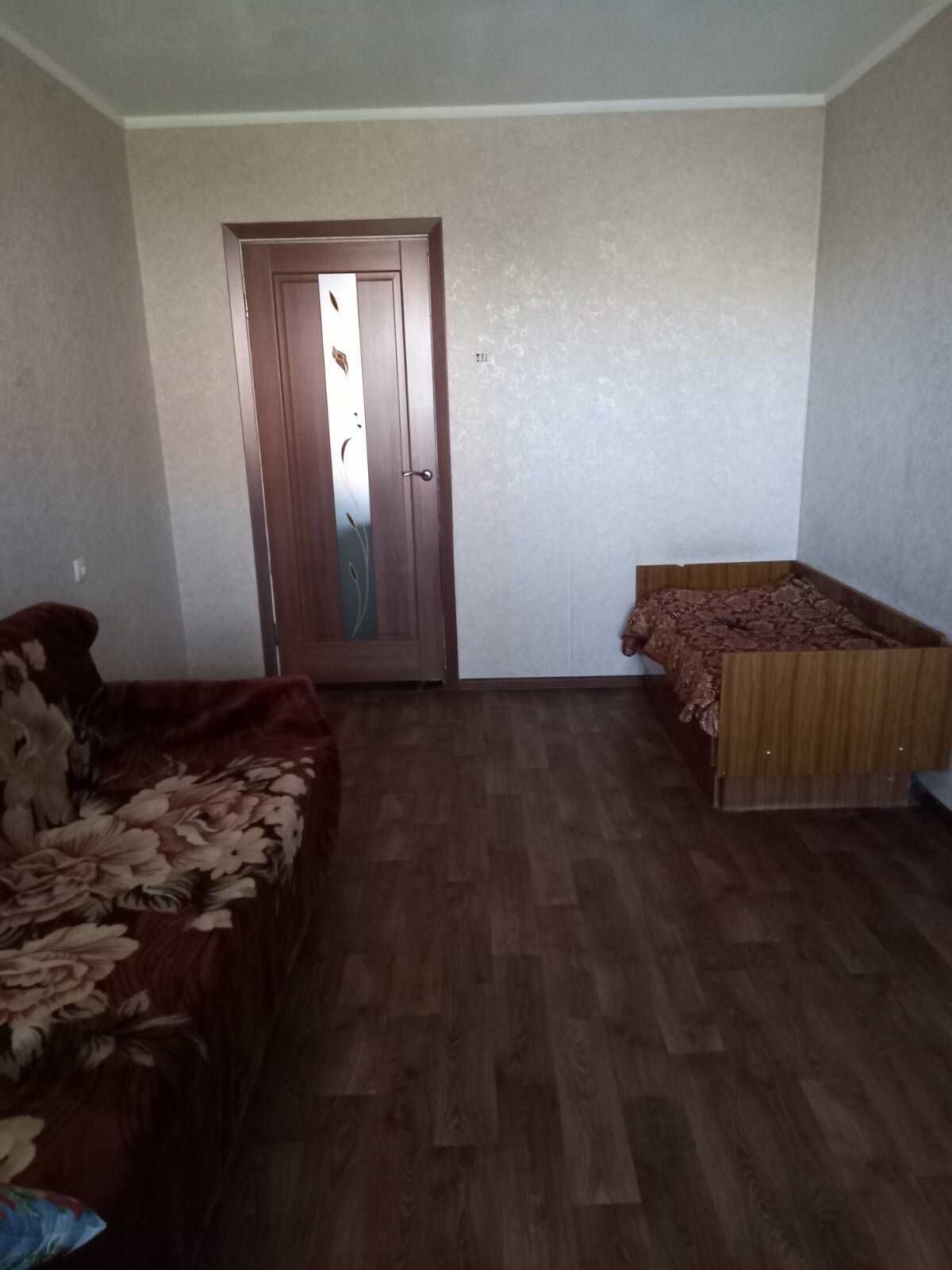 Продам трехкомнатную квартиру на Песках