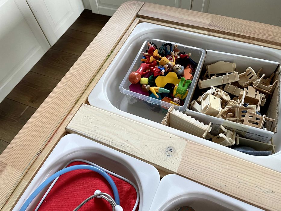 Stoilk dziecięcy Flisat + krzesełko Kritter z pojemnikami