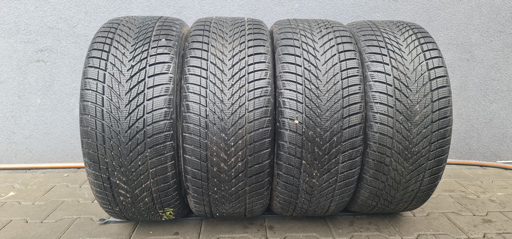 225/40/18 Goodyear