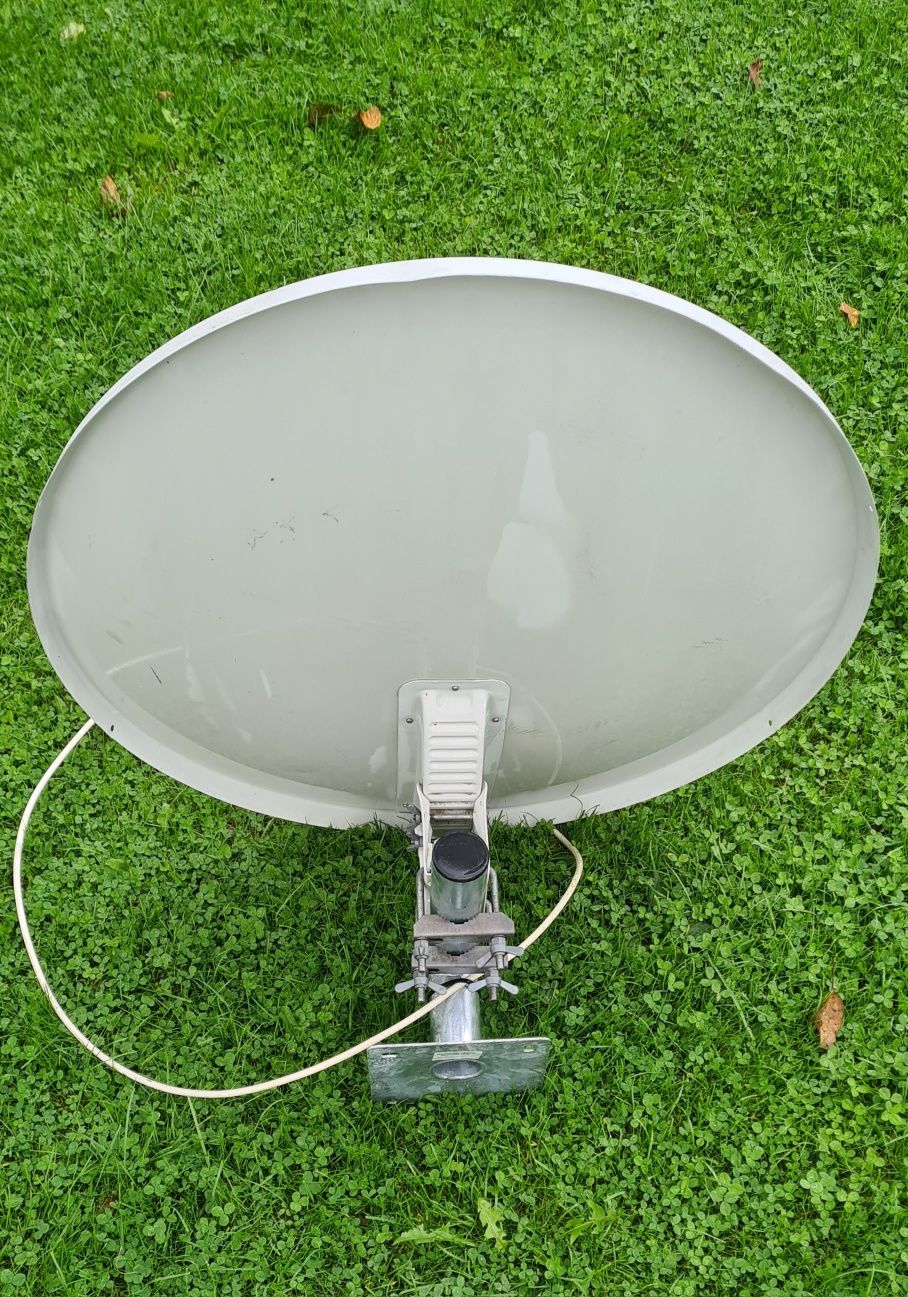 Aluminiowa Antena satelitarna TRIAX 80 cm wraz z akcesoriami