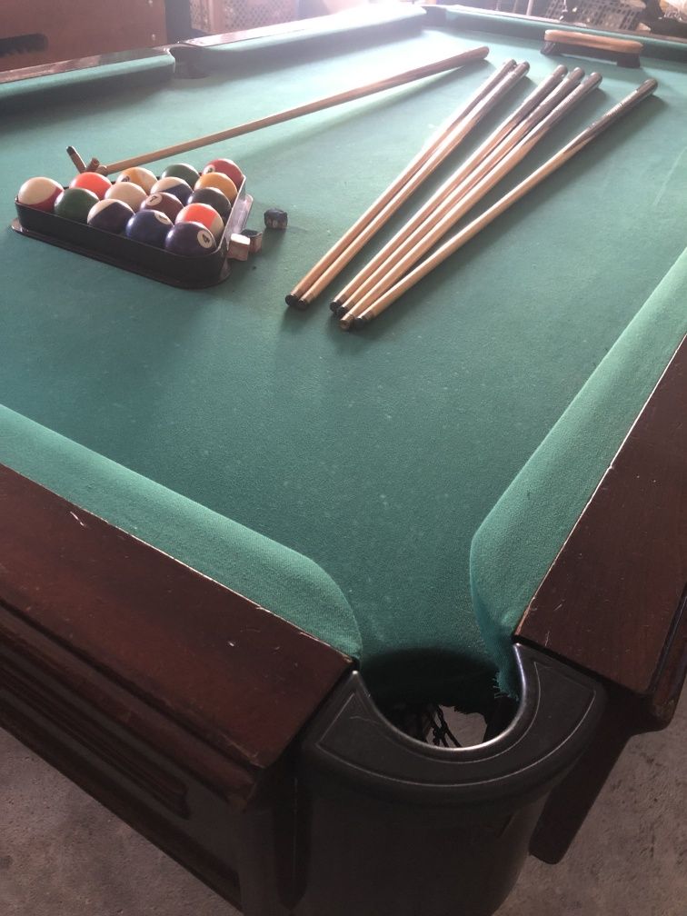 Mesa de snooker com acessórios