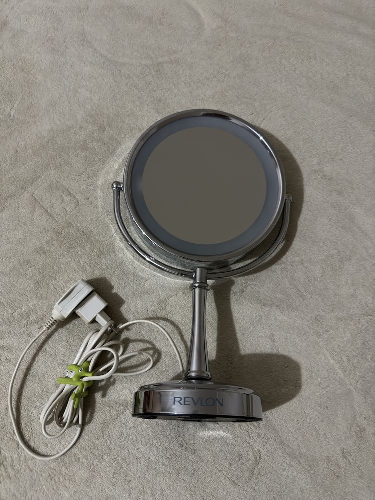 LED Зеркало с подсветкой Revlon для макияжа