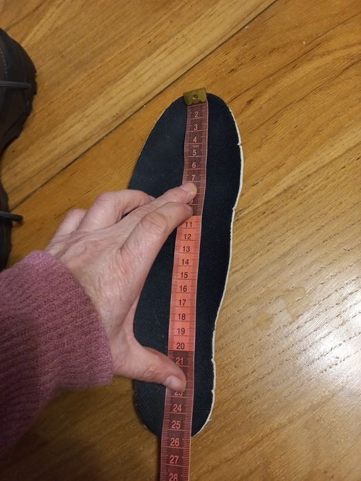 Кросівки жіночі.