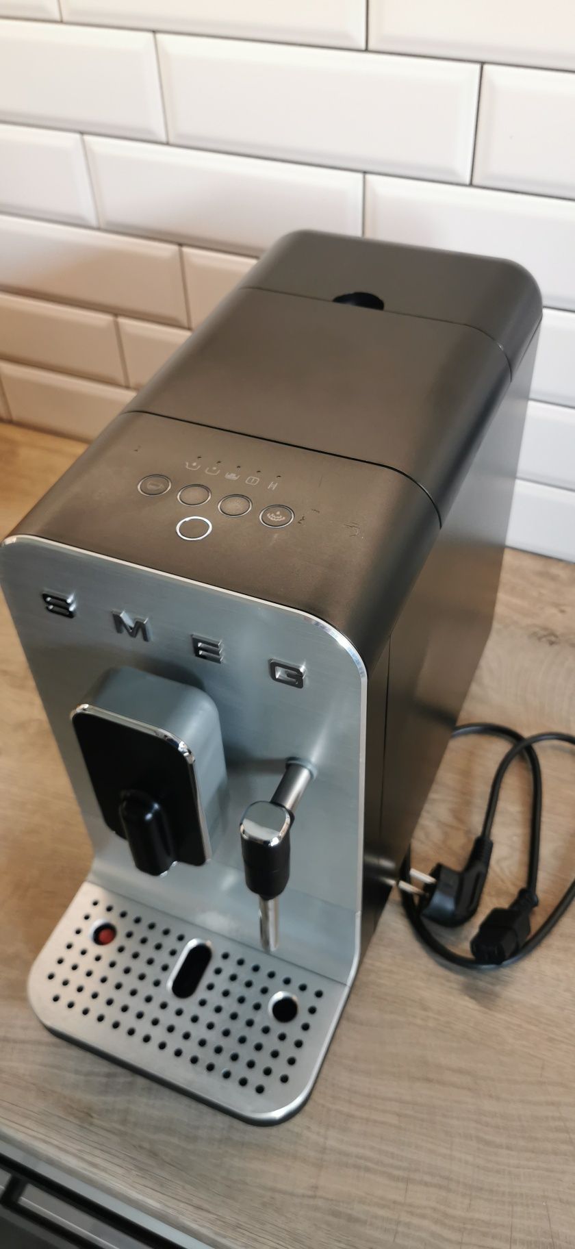 SMEG BCC02BLMEU Ekspres do kawy z funkcją cappuccino