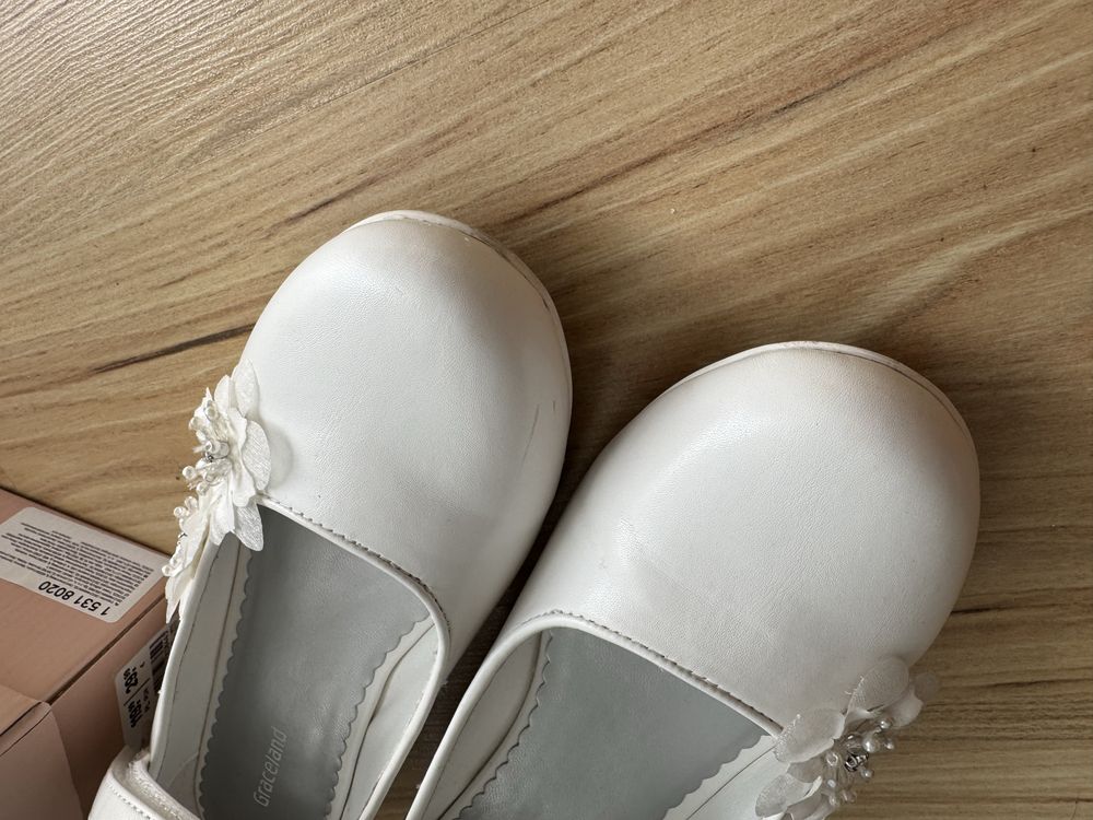 Buty komunijne dziewczęce  białe