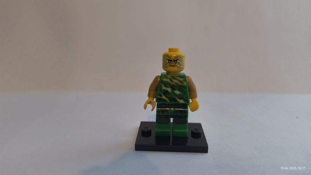 LEGO NINJAGO Secrets of the Forbidden Spinjitzu njo533 Lloyd