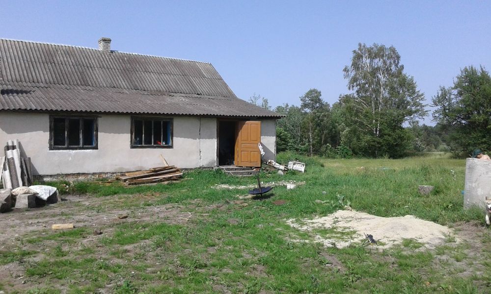 Продається  Земельна Діляка з будинком під лісом